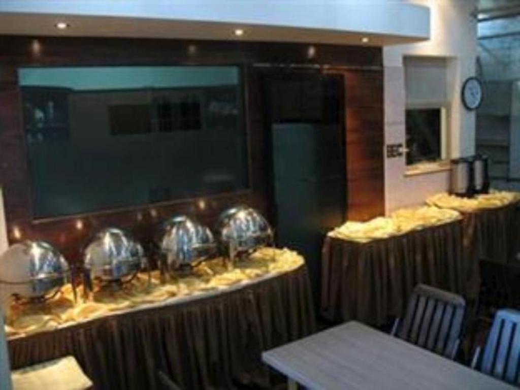 Mervit Hotel Padang  Exterior foto